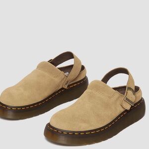 Dr Martens NWT Isham Buckle Oasis Suede Mules in Parchment Desert Oasis Suede